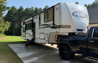 Luxury Camping Experience | Spacious Sabre 36DBB