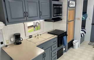 2000 Keystone Hornet 285L - pet friendly