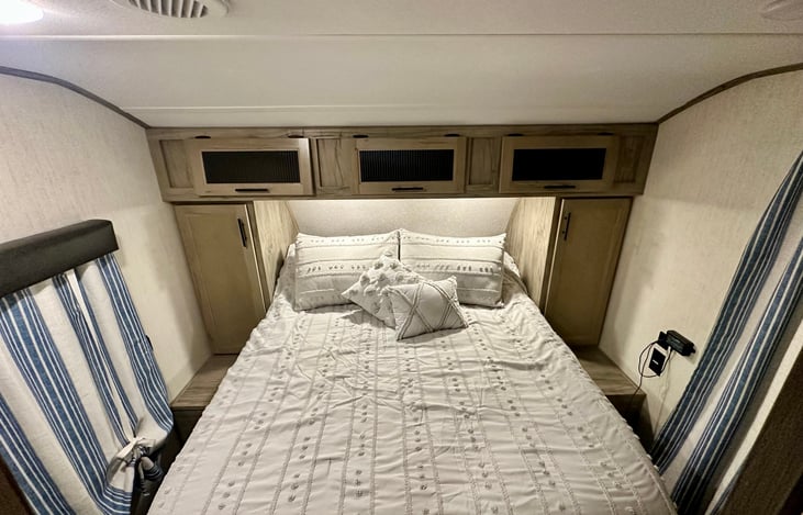 Queen size mattress with comfy upgarded memory foam mattress