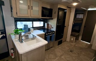 Family Oasis - 31 Ft Immaculate Camper Sleeps 8