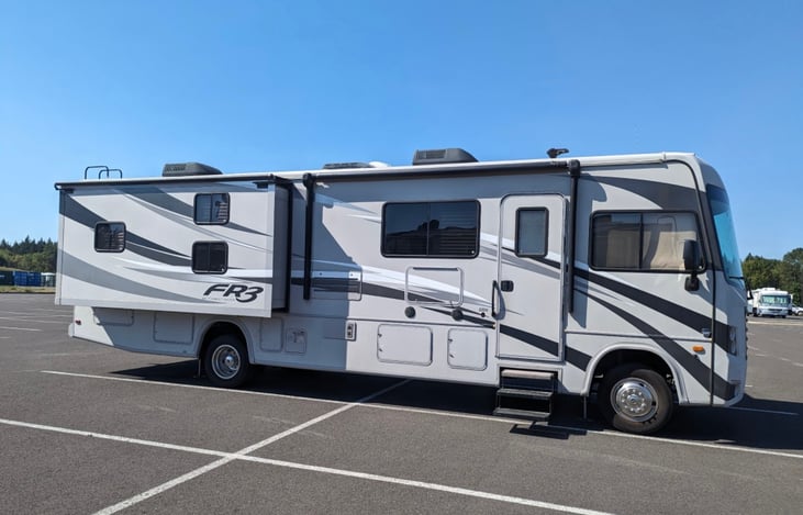 Clean and well maintained RV. A great opportunity to make memories and see special places.
