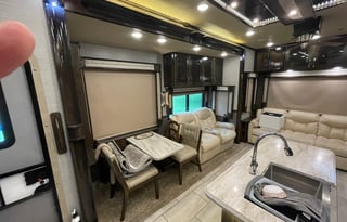 Luxury Pet Friendly RV priced to rent!!!!