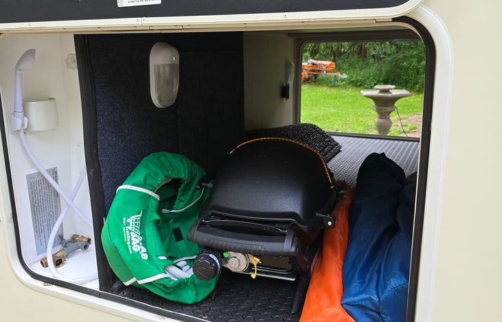 Grill, table, 4 chairs, and outdoor rug included