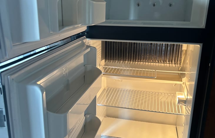 Refrigerator/Freezer on top