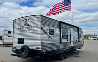 2020 EAST TO WEST Memories & and relaxation RV