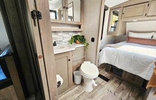 21 Outback Ultra Lite-Half ton / Pet Friendly