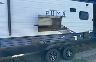 The coolest RV w/3 AC, Sleeps 10 no hauling needed