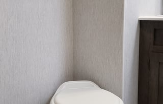 Bunkhouse & Lounge, Fully-Loaded & Turn-key Ready!