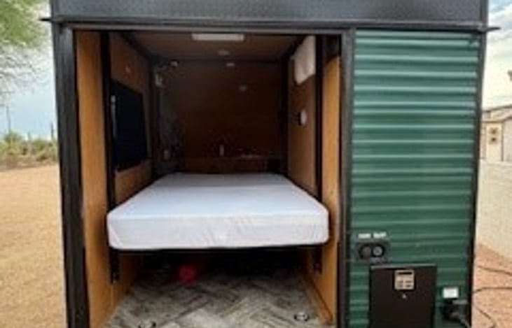 RV double bed - raises/lowers