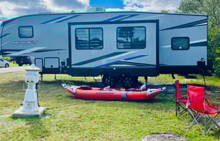 2022 Cherokee Arctic Wolf Fifth-wheel