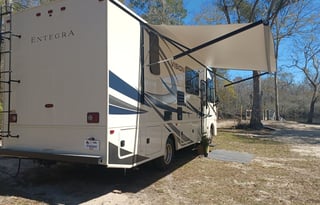 T2022 Entegra Coach Vision 27A - EASY TO DRIVE!