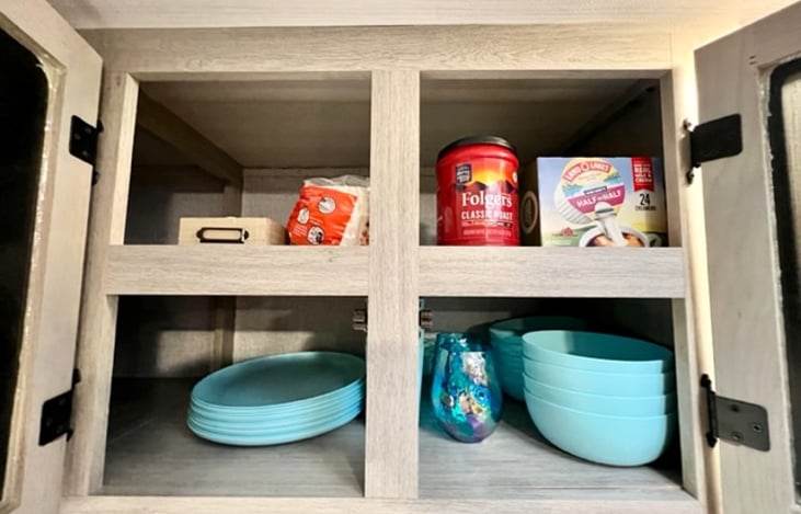 Plates/Cups/Wine cups/Coffee/Sugar/ Cream/Coffee machine