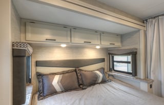 2022 ACE 27 FT Easy to Drive Class A! Sleeps 6-8