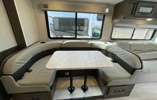 2022 Leprechaun 319MB Ford 450