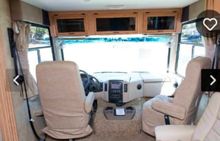Beautiful 2011 Thor Four Winds Hurricane 32A