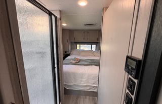 2025 33ft Coachmen 31MB - Sleeps 8