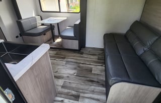 Brand new Coleman Light 1905BH