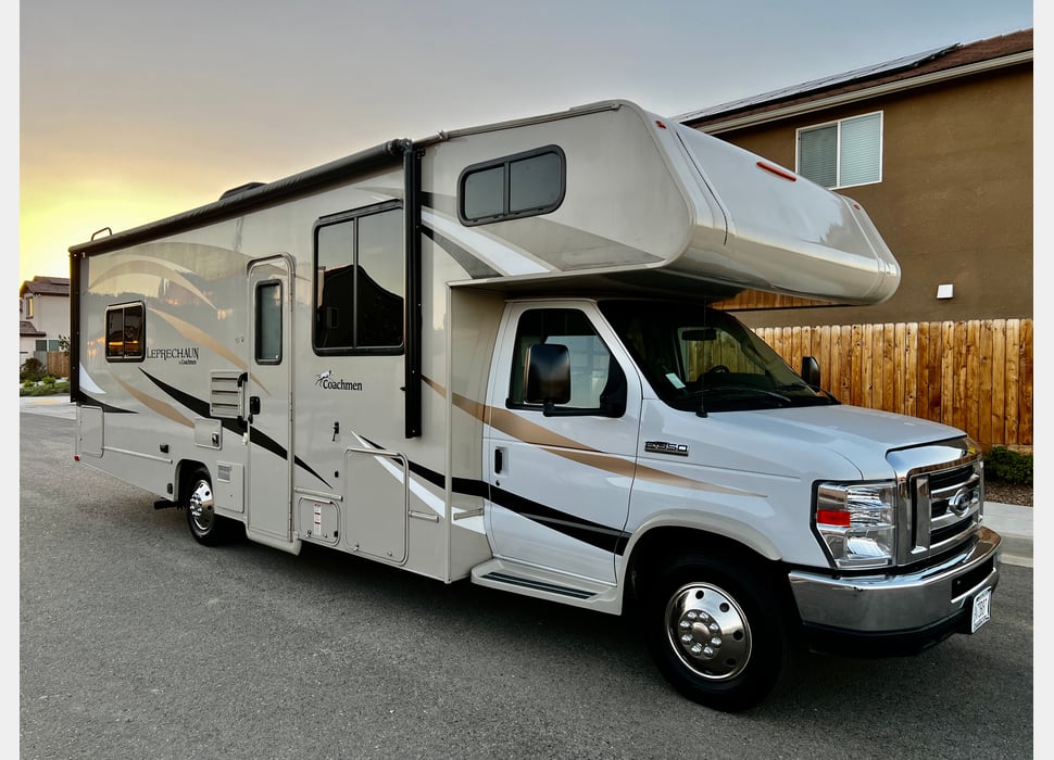 Class C Motor Home rentals in Bakersfield