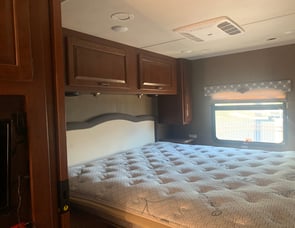 Thor Motor Coach Hurricane 34J