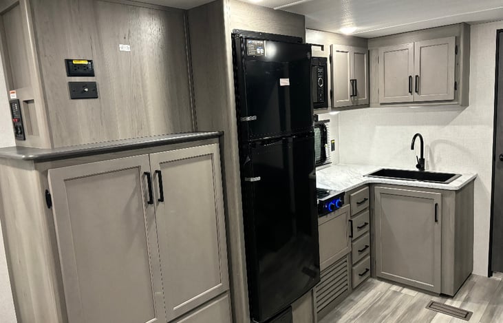 FULL SIZE REFRIGERATOR