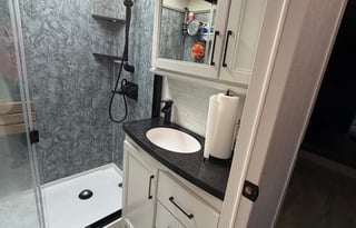 Ricky Riverstone Luxury 2 bed1.5 bath Washer&Dryer