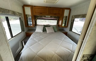 2000 Four Winds RV Hurricane 32A