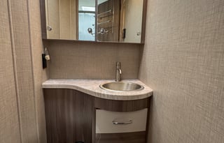 DELANO - Luxury Mini Coach for 2-4