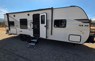 Pretty Awesome off grid light weight trailer!