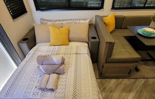 New 2022 Keystone RV Hideout 29DFSWE Fully Loaded