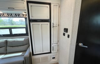 (Unit 2) 2022 Jayco with bunks!
