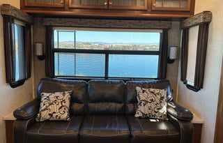 Clean and Comfortable 39’ Heartland Bighorn 3575EL