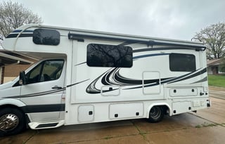 2018 Forest River - 3 full beds - 6 person rental