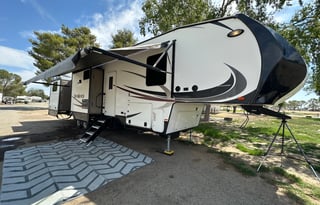 42ft Sundance 5th Wheel. Sleeps 10!