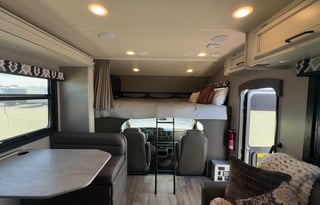 Rare King Bed | Auto Leveling | Easy to Drive