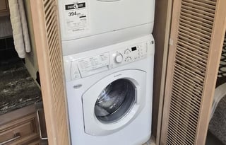 Luxury Disel Push, sleeps 8, 1.5 bath, washer &dry