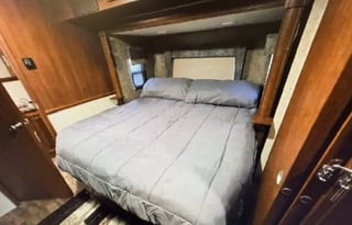 SLEEPS 8 - 2 FULL BATHS