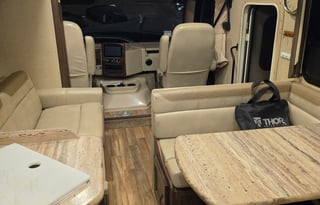 Spacious 32’ Class A – Sleeps 7, Fully Stocked