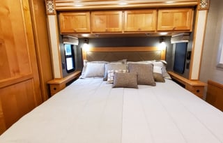 2021 Tiffin Luxury Diesel Pusher - Bath & 1/2!!