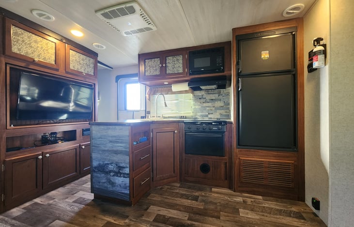 Fully equipped kitchen with all necessary supplies.