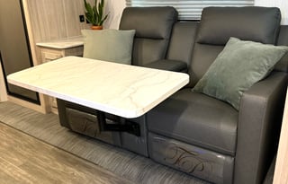 Easy Luxury Getaway! King Bed!