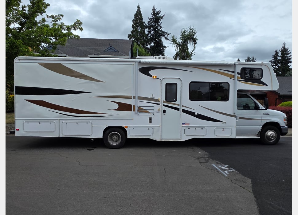 Class C Motor Home rentals in Enumclaw