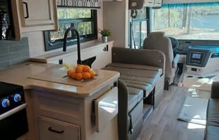 T2022 Entegra Coach Vision 27A - EASY TO DRIVE!