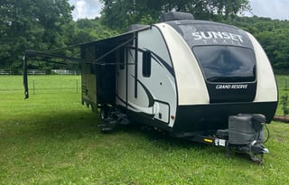 The Sunny Rig | DELIVERY/SET UP | Outdoor Kitchen