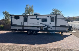 Family friendly trailer with bunk beds!