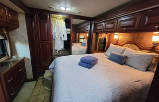 2011 Tiffin Motorhomes Allegro RED with Starlink!