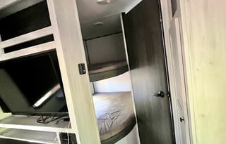 Cozy Bunkhouse | Sleeps 8 | Family+Pet Friendly