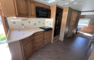 Beautiful Bay Star - Huge Floor Plan!