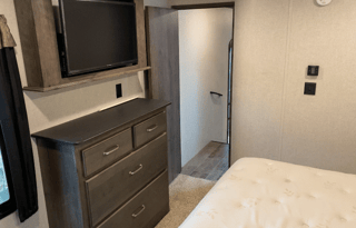 Turn Key stocked 38' upgraded unit sleeps four.