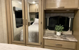 2022 Thor Motor Coach Magnitude BH31