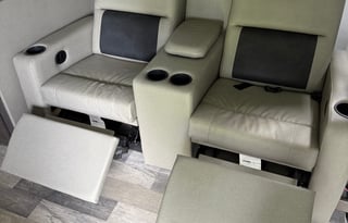 Pet/festival friendly RV WITH washer/dryer!!!